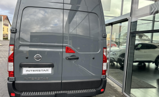 Nissan NV400